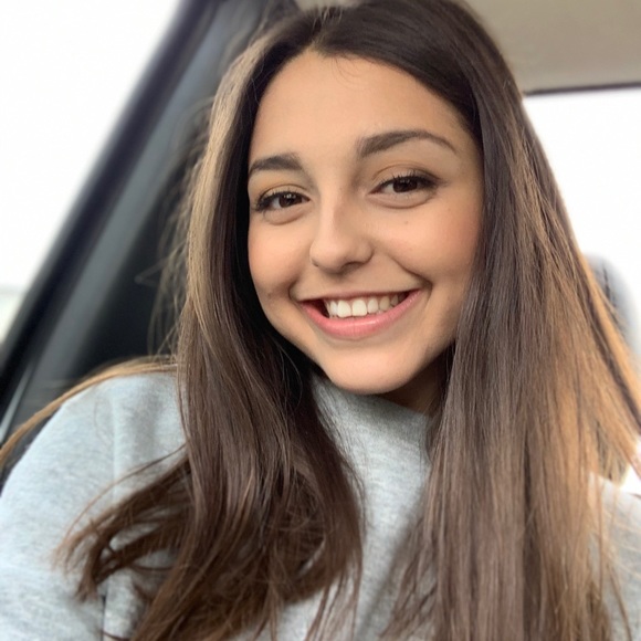 Meet your Posher, Sabrina - Picture 1 of 1